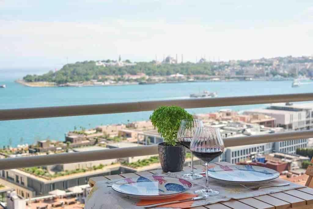 A Million Dollar View In The Heart Of The City Istanbul Bagian luar foto